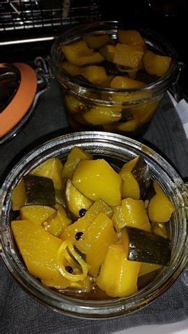 Courgettes marinées au curry en conserve