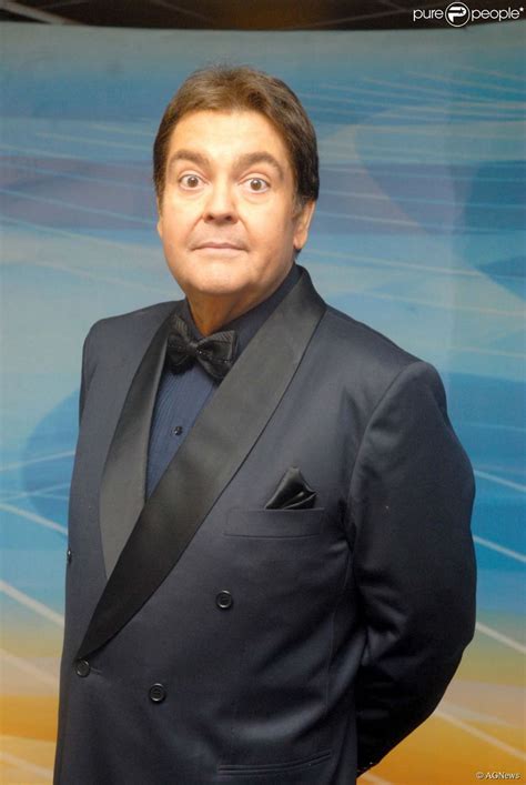 From wikimedia commons, the free media repository. Fausto Silva está à frente do 'Domingão do Faustão' desde ...