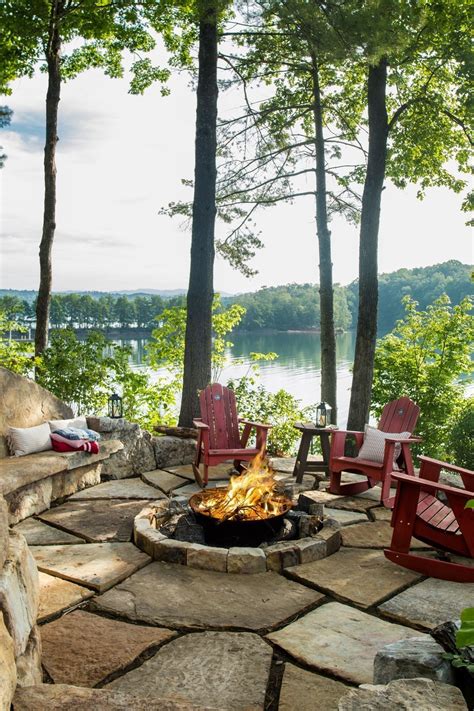 There should always be enough distance between the fire pit and any nearby structures or trees. 38 Beautiful Lake House Decorating Ideas - Homiku.com ...