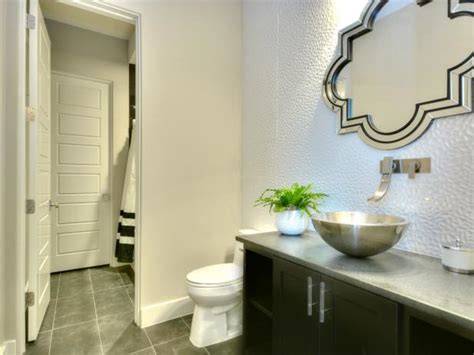 Contemporary Bathroom With Textured White Accent Wall