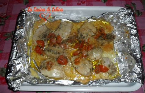 Dai, salvati la ricetta di questi petti di pollo al cartoccio così potrai prepararli anche tu e condividila sui social per farla conoscere anche ai tuoi amici. Fette di pollo al cartoccio | La Cucina di Lelina