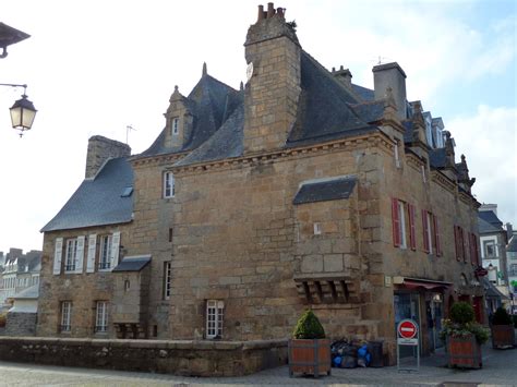 Landerneau — ● landerneau cela fera du bruit dans landerneau, se dit lorsqu un événement imprévu vient bouleverser les calculs intéressés de certains. Opiniones de landerneau
