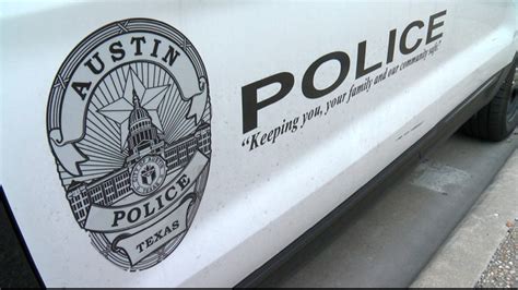 Austin Police Searching For Two Suspects Following Robbery Near Ut Campus Keye