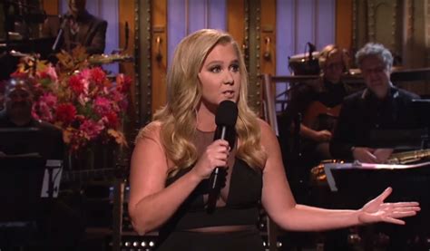 Amy Schumer Takes Aim At The Kardashians In Hilarious Snl Monologue