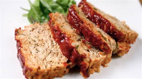 Para realizar un riquísimo pastel de carne con especies lo primero que debemos hacer es lavar y pelar las verduras. Receta de pastel de carne delicioso y fácil de preparar