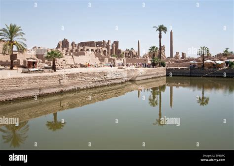 The Sacred Lake Of Karnak Temple Stock Photo Alamy
