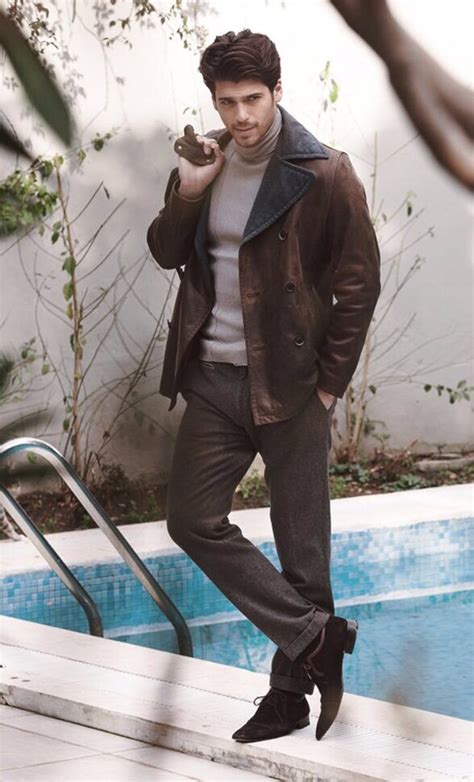 Can yaman dizileri ekranda reyting rekorları kırarken, genç aktörün ünü ülkemizin sınırlarını çoktan aştı. Poze Can Yaman - Actor - Poza 2 din 8 - CineMagia.ro