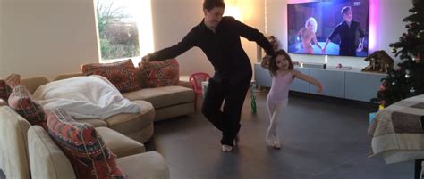 El Entrañable Baile De Un Padre Y Una Hija Que Arrasa En Redes Sociales Memes Daughter