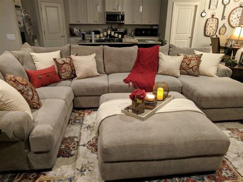 Traditional Cozy Sectional Pillow Arrangement Livingroom Layout