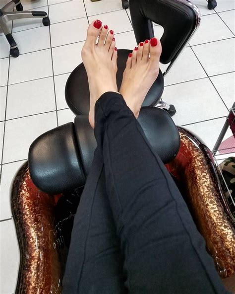 🍎let me rest my feet on your face redtoes footmodel footfetish footqueen foot