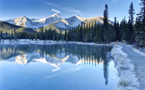 바탕 화면 다운로드 숲 캐나다 눈 호 경로 앨버타 산 겨울 카 H 해상도가있는 데스크톱 용 1920x1200