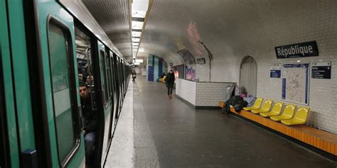 Attentats à Paris Huit Stations De Métro Fermées