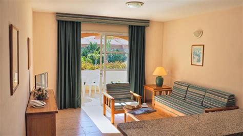 Entonces, debería venir a la gomera, donde la naturaleza en estado puro, la sencillez de la vida en la isla y la comodidad de nuestros apartamentos le sorprenderán profundamente. APARTAMENTOS JARDIN DEL CONDE Valle Gran Rey - la Gomera