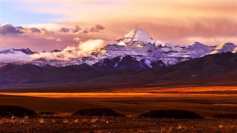 Kailash parvat is a place to experience divine events unfolding in nature around this sacred space. #mountains #snow #bagaxiang gang rinpoche #burang #ngari #tibet #china #asia mt. kailash # ...