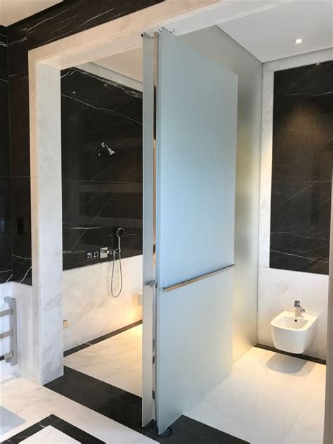This 5 x 8 plan places the sink and toilet on one side, keeping them outside the pathway of the swinging door. Frameless glass doors and dividing wall to master bathroom shower and WC, full height 3m doors ...