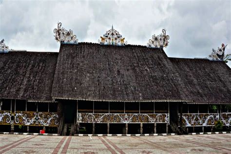 Detail Gambar Rumah Adat Lamin Kalimantan Timur Koleksi Nomer 4