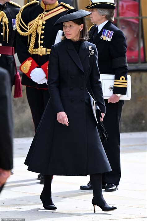 Lady Sarah Chattos Opted For Snowdon Floral Brooch From Princess Margaret Daily Mail Online