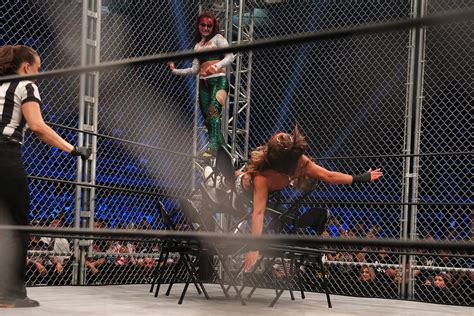Thunder Rosa Y Britt Bakers Cage Match Llevaron Una Disputa De Un Año