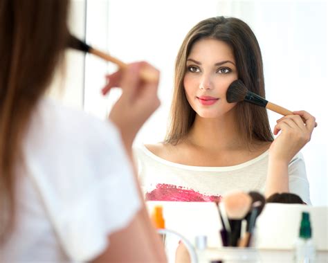 Beauty Woman Applying Makeup Beautiful Girl Beauty Routines How To