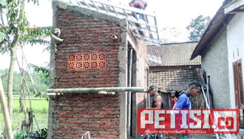 Pt perkebunan nusantara xii merupakan hasil penggabungan 3 buah pt perkebunan (ptp) yang ada di jawa timur, yaitu ptp xxiii, ptp xxvi dan ptp xxix menjadi pt perkebunan nusantara xii ( persero) berdasarkan pp no.17 tahun 1996, tanggal 11 maret 1996. Desa Gunung Malang Jember, Berubah Penampilan - PETISI.CO