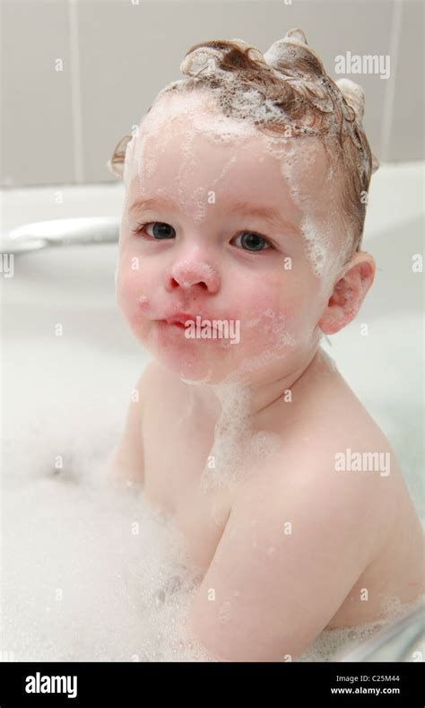 Kids Having A Bubble Bath Hi Res Stock Photography And Images Alamy