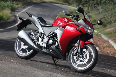 The expected price of the superbike is around rs 3 lakhs in india. Honda CBR 250 price specification features in india