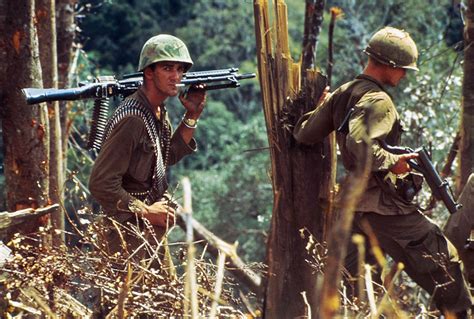 Vietnam War 1967 Us Soldiers Walking With Guns Atop Hill Flickr
