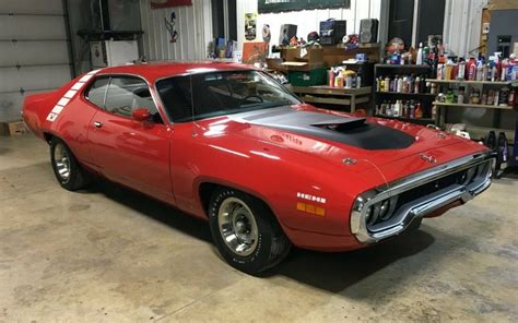 Rare 426 Hemi Equipped 1971 Plymouth Road Runner Barn Finds