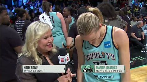 Holly Rowe Does It All Including An Interview In French 😤 Holly Rowe Interview Youtube