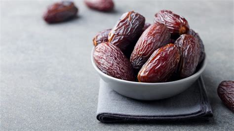 Reasons You Should Eat Dates Every Day