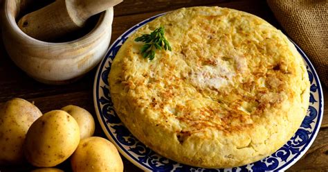 Suivez les étapes préparation pas à pas. Recette: Tortilla de pommes de terre aux oignons verts ...