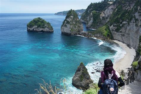 Diamond Beach Nusa Penida Bali Siti Mustiani
