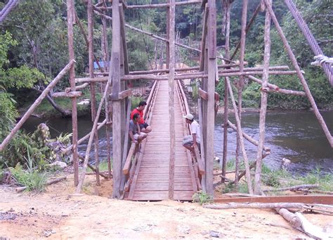 Infrastruktur Perdesaan Desain Jembatan Gantung Dengan Pilon Konstruksi Kayu
