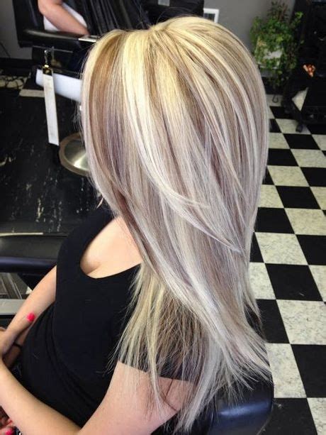 Balayage is a popular hair highlighting technique in which there's no precision and is done with hands, unlike the traditional for example, you could get lowlights at your roots of medium golden brown color, and get balayage at the tips of rose gold shade. Kapsels blond met lowlights