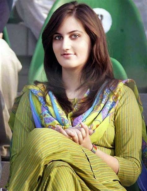 FACEBOOK WALLPAPERS Cute Pakistani Girls