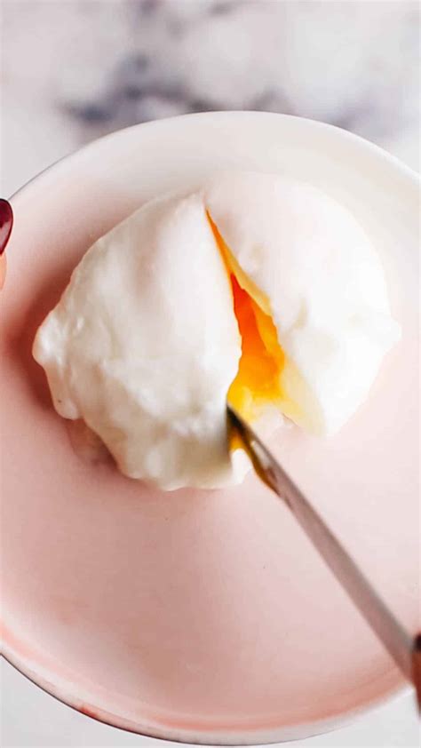 How To Poach Eggs In The Microwave The Easy Way Foodess