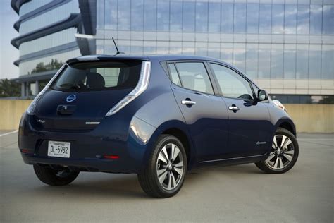 The 2016 Nissan Leaf Can Take You 107 Miles On A Single Charge The Verge