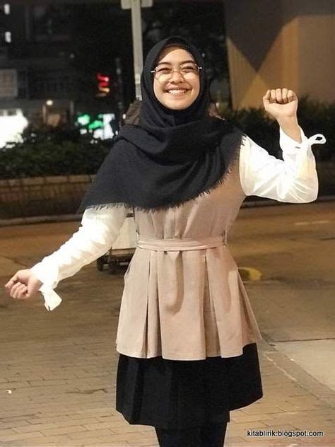 Sayang, janganlah kau waton serem hubungan kita semula adem tapi sekarang kecut bagaikan asem semar mesem, semar mesem. Lirik Lagu Jaran Goyang, Masa Bodo, Edan Turun - Ria Ricis | Wanita