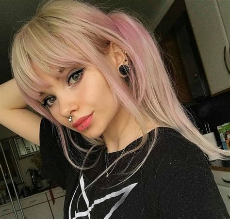 Pin By Mehtap On Mygirl Hairstyles With Bangs Emo Hair Hair Inspiration