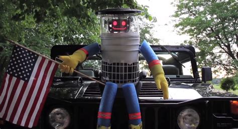 Hitchbot The Hitchhiking Robot Gets Beheaded In Philadelphia Fox 59