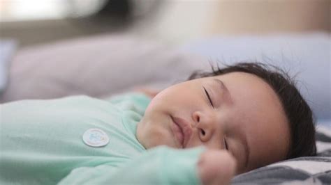 Cómo Despertar A Un Bebé Recién Nacido Para Darle El Pecho