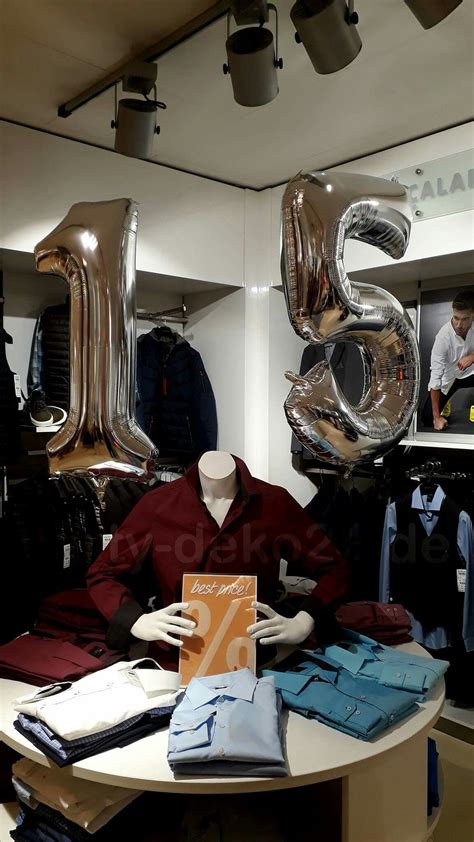 Finden sie ihr neues zuhause auf athome. Ladendekoration mit Ballons, Kaufhaus Jubiläum dekoriert ...