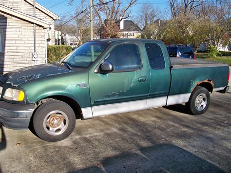 Lot - 2000 Ford 150 Extended Cab Pickup Truck