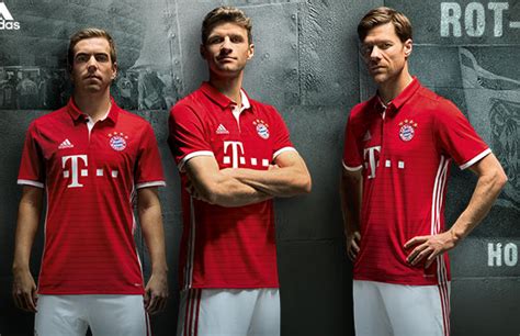 Der fc bayern hat sein auswärtstrikot für die kommenden zwölf monate vorgestellt. Neue Trikots vom FCB - fcb-pomperlbuam.de