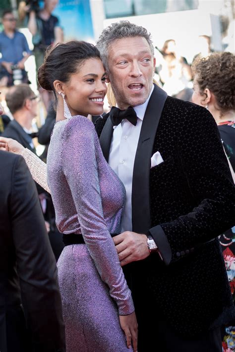 Photo Vincent Cassel Et Sa Fiancée Tina Kunakey Montée Des Marches Du Film Les Filles Du