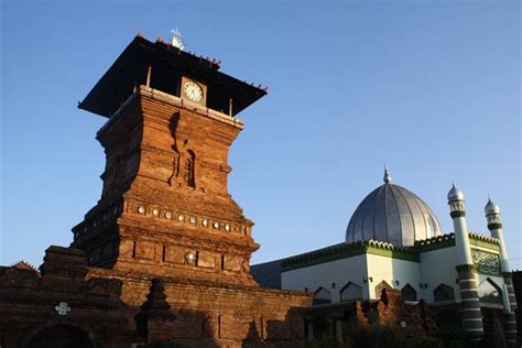 12 Destinasi Wisata Religi Terbaik Yang Ada Di Indonesia Tokopedia Blog