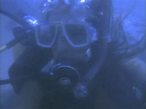 jessica alba trapped underwater and more frogwoman org