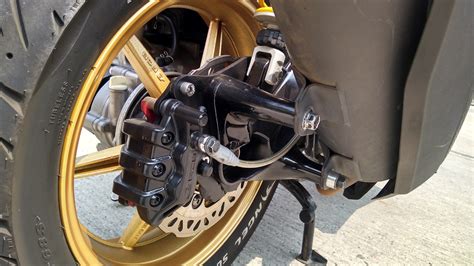 Pasang Cakram Belakang Yamaha Aerox 155 Rem Jadi Lebih Gigit Gilamotor