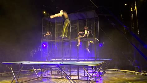 Circus Flic Flac Zirkusartisten Zeigen Tolle Trampolin Show Youtube