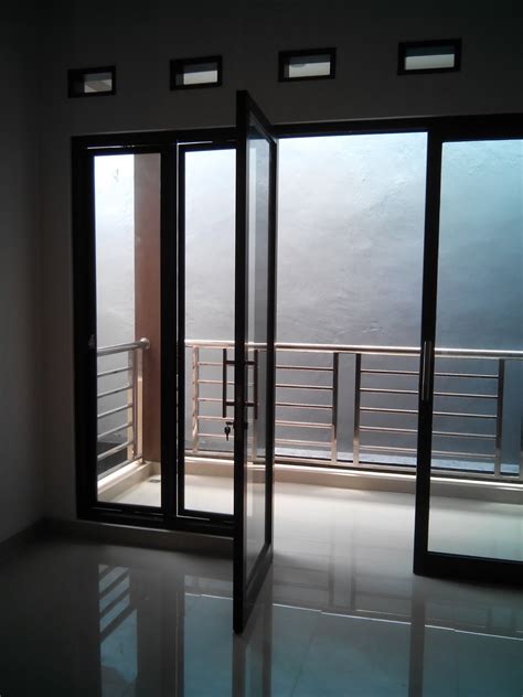 Harga dan kelangkaan kayu menjadi salah satu penyebab beralihnya bahan jende la menjadi aluminium dan pvc. KUSEN ALUMINIUM GARUDA: Harga Kusen Aluminium Murah 2020 ...